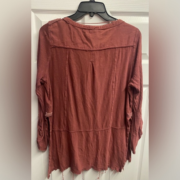 Free People “We The Free” Distressed Oversized Stargazer Henley Top Size Small - Picture 7 of 7